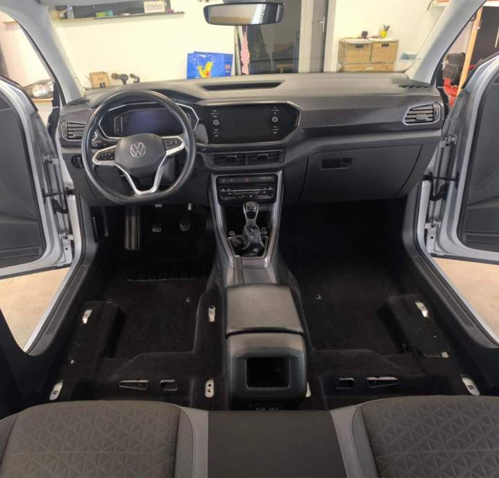 Nettoyage intérieur véhicule avant/après Bagnols-sur-Cèze