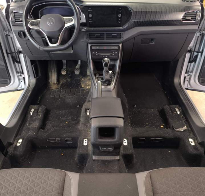 Nettoyage intérieur véhicule avant/après Bagnols-sur-Cèze