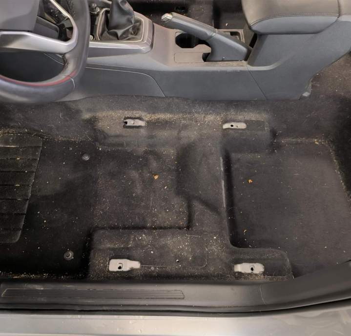 Nettoyage tapis véhicule avant/après Bagnols-sur-Cèze